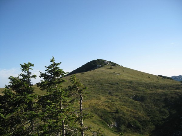 Seravski vrh nad livadama Rožana