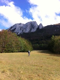 Alpinist pristupa stijeni