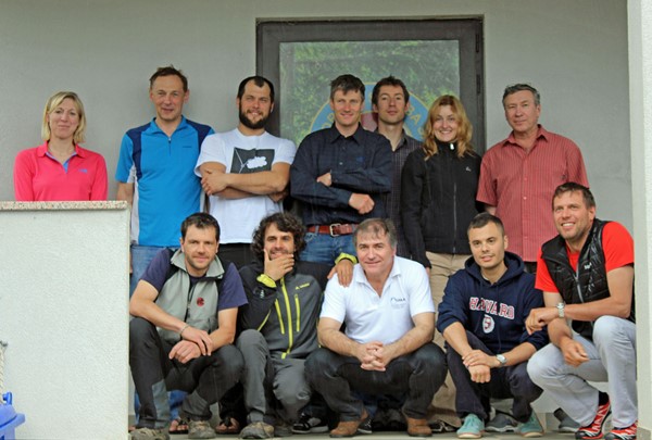 Skupna fotografija sudionika sastanka Komisije za ledno penjanje UIAA